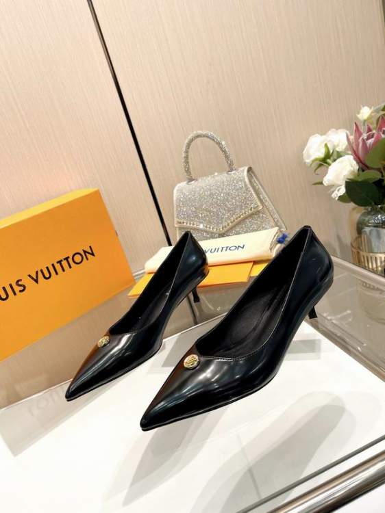 Picture of Louis Vuitton Shoes _SKULVsz35-414cmmnf038113600